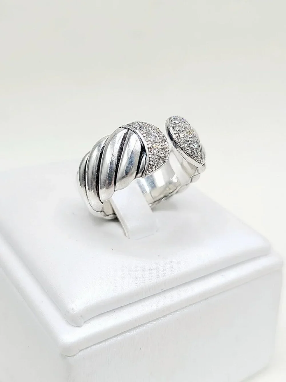 David Yurman Sculpted Cable Ring w/ Pavé White Diamonds - 10mm - Size 7.5
